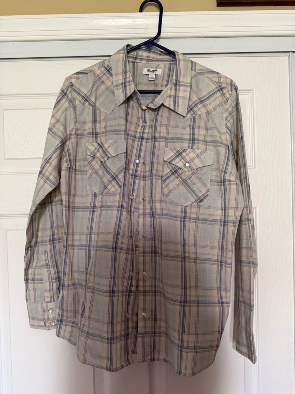 Wrangler Women’s Beige Plaid Long-Sleeve Western Shirt